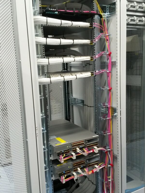 Installazione a rack di Cisco Nexus5000 e Nexus2000 con cablaggio strutturato in rame e fibra ottica